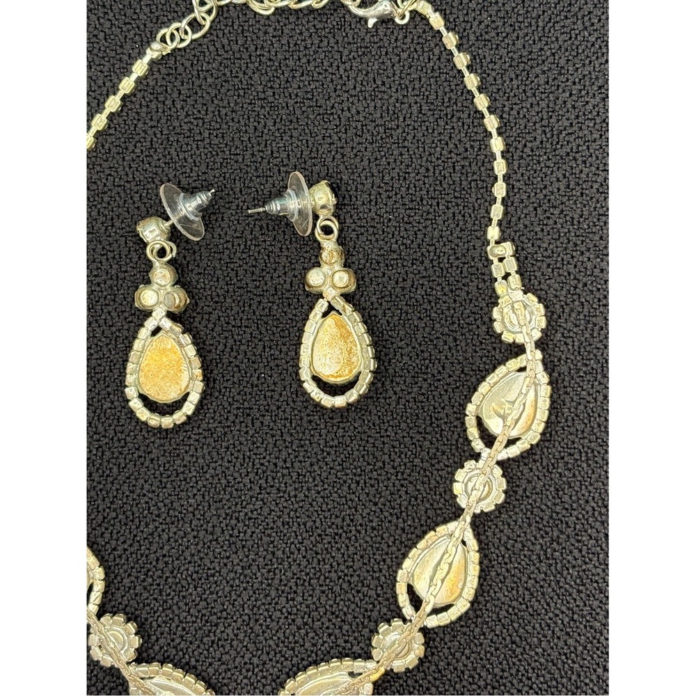 Elegant Black Teardrop Crystal Necklace and Earrings Set - Picture 9 of 13
